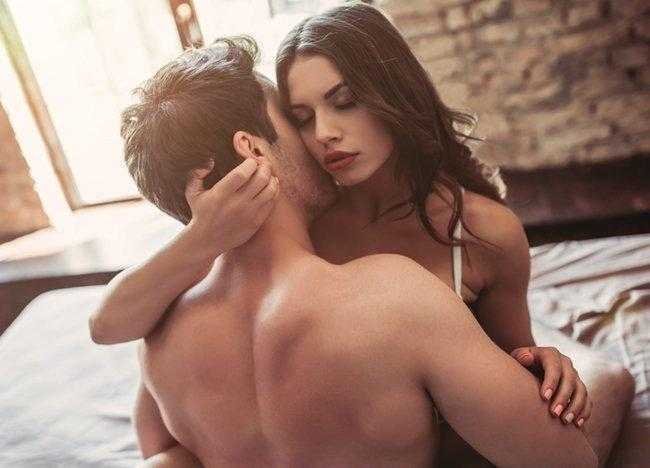 15 Sinais que seu corpo dá de que vocês dois têm muita química juntos