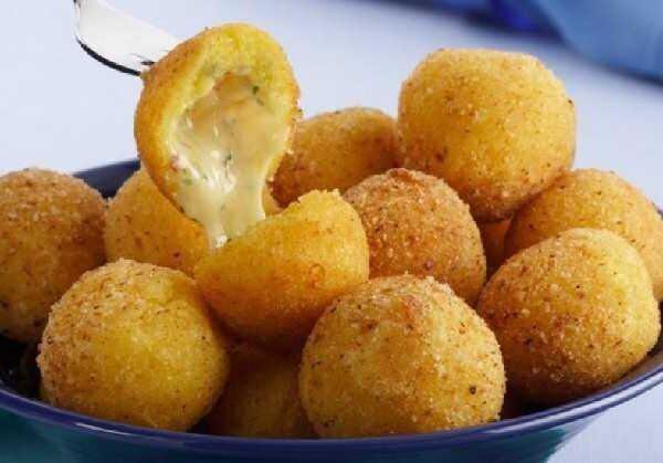 Bolinha de Mandioquinha com Queijo