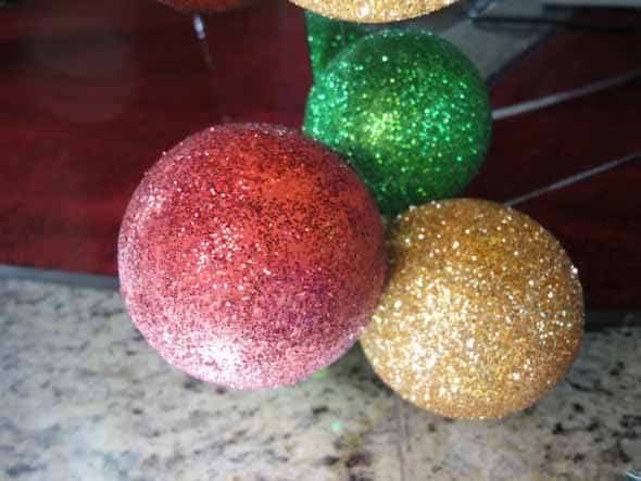 Como fazer enfeites com bolinhas de isopor