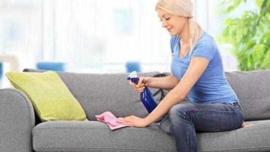 Como tirar mau cheiro do sofá