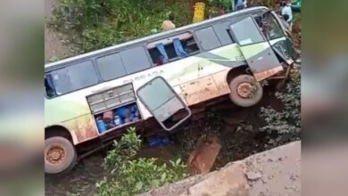 Ônibus que levava trabalhadores rurais despenca de ponte, deixa 40 vítimas e mobiliza socorristas