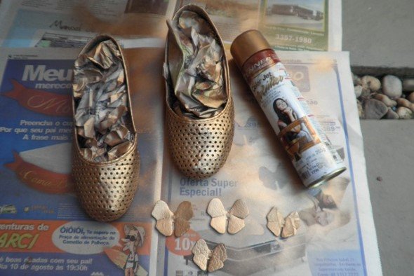 2 Truques para Limpar e Deixar Sapatos Brancos Como Novos