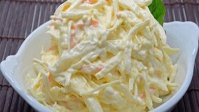 Salada de repolho cremoso fácil de preparar