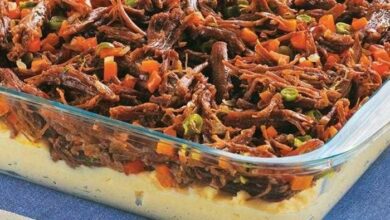 Receita de Acém Refogado com Legumes e Purê de Batatas d