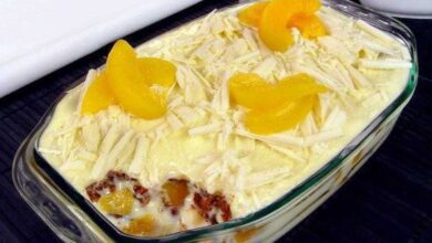 Pavê de pêssego com chocolate branco é levinho e delicioso