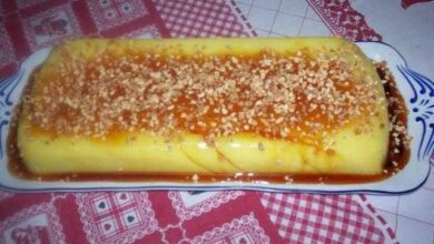 Pudim de iogurte e calda de abacaxi