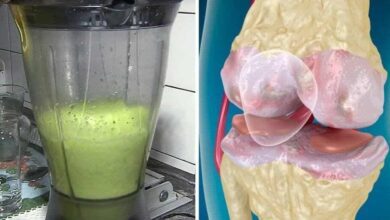 Suco de couve para dor nos ossos causada por artrite e artrose