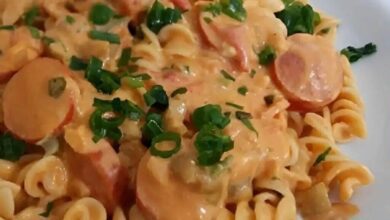 Macarrão com salsicha cremoso um prato simples e fácil para agradar toda a família
