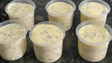 Sobremesa rápida de geladeira deliciosa e feita com poucos ingredientes