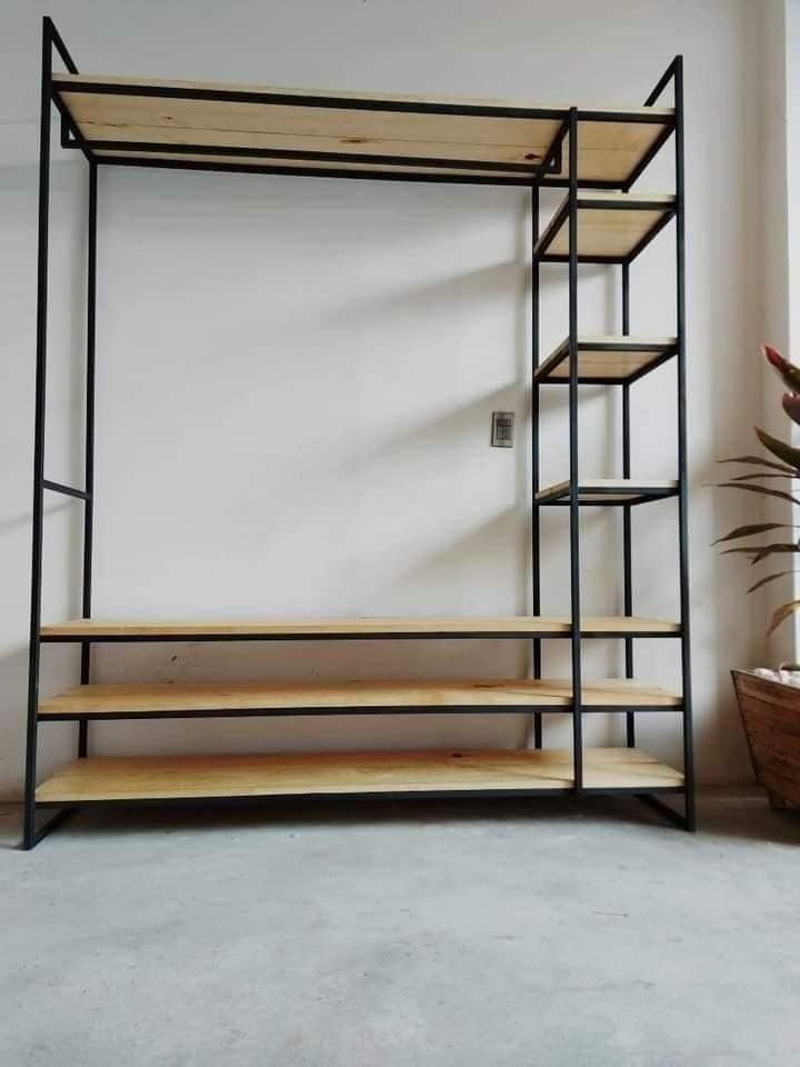 Criança viaja sozinha na classe econômica enquanto mãe vai na 1ª classe