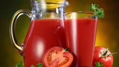 Suco de tomate com limão para aliviar a menopausa