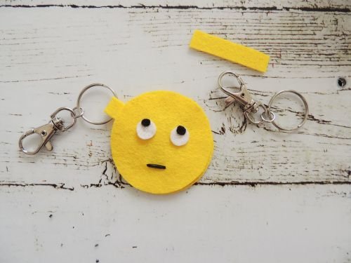 Como Fazer um Chaveiro de Emoji (Foto: crafternooncabaretclub.com)