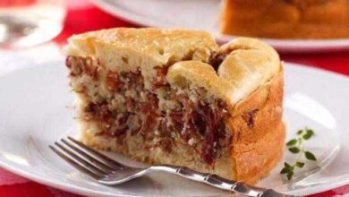 Torta de mandioca com carne seca