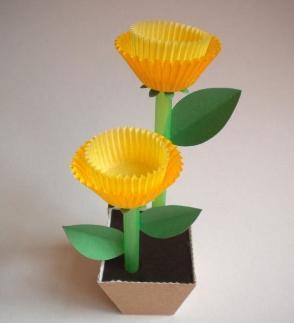 flor com forminhas reciclada