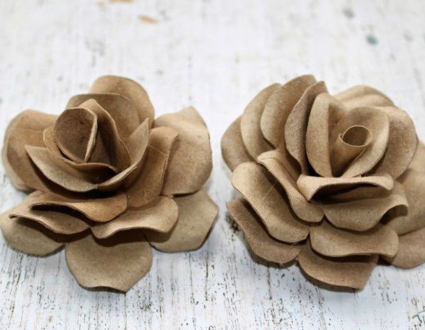 flor com rolo de papel higienico