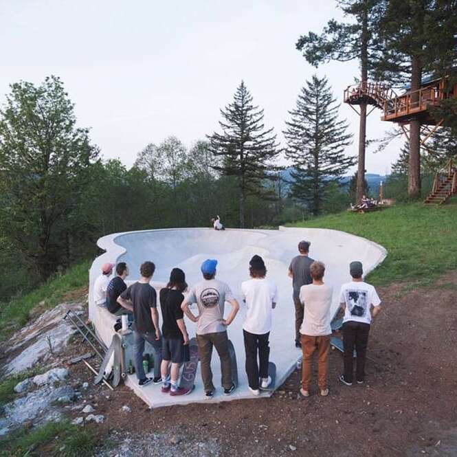 homem abandona vida normal para realizar sonho de viver em casa da árvore (5)