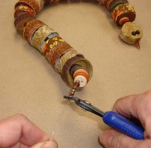 Brinquedo de Tampinha de Garrafa PET