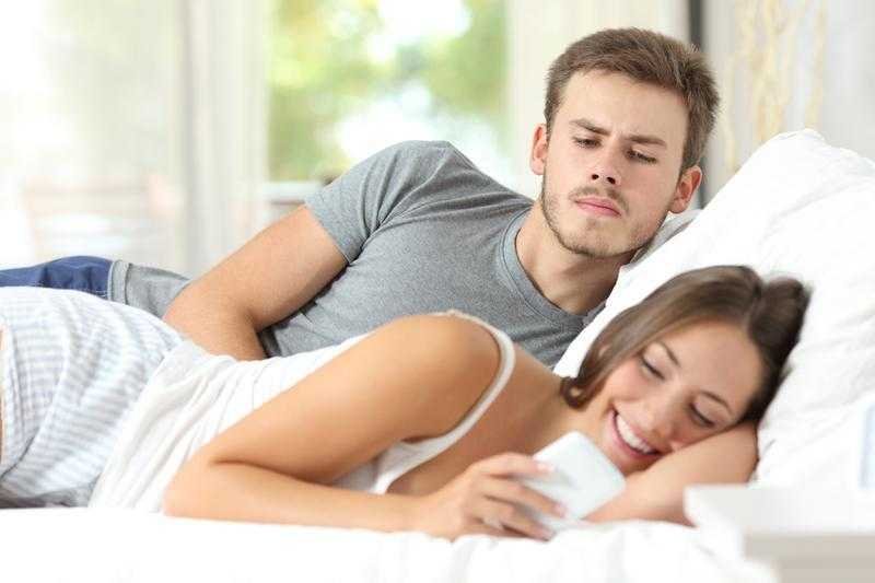 4 sinais que as mulheres dão quando estão traindo