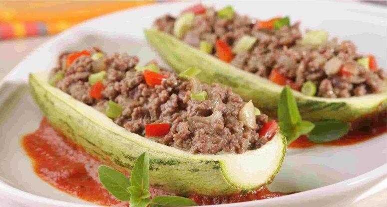 Abobrinha Recheada com Carne Moida