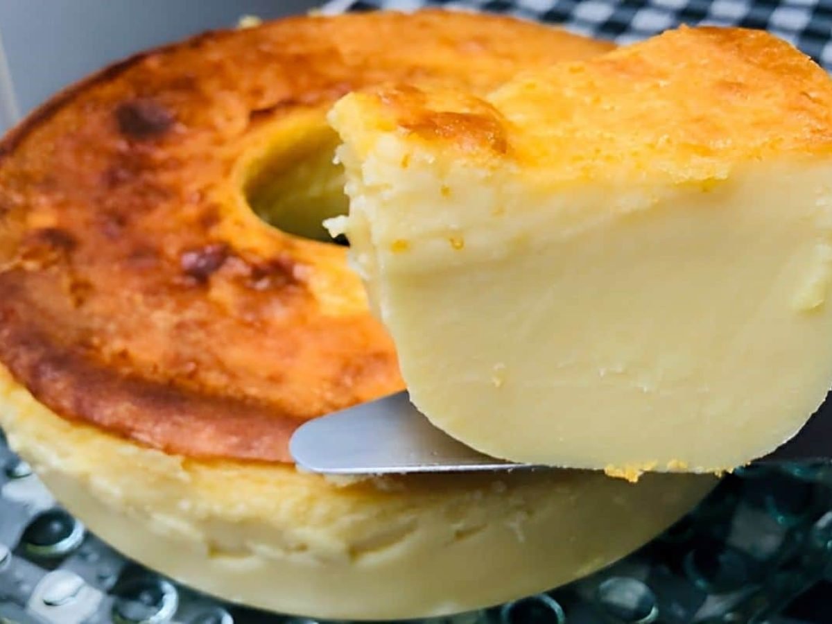 bolo moça cremosa molhadinho e saboroso que parece um pudim