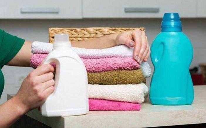 Faça seu próprio amaciante para a roupa em casa com esta receita muito fácil