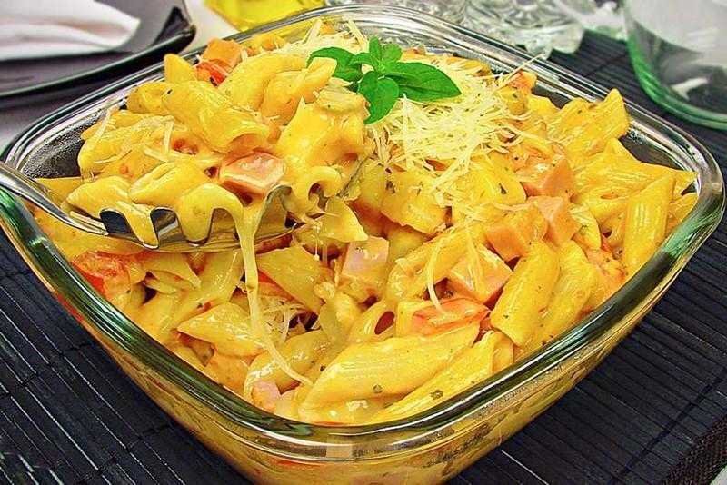 Macarrão na panela de pressão com presunto e queijo