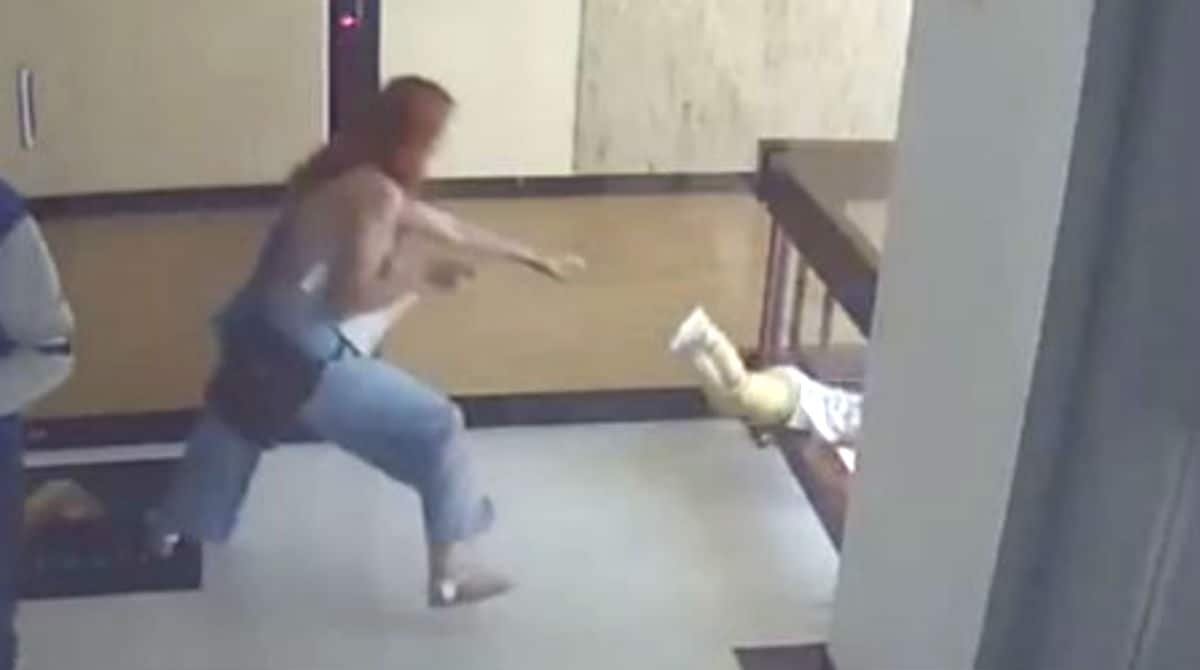 Esta mãe salvou seu bebê com seus rápidos reflexos