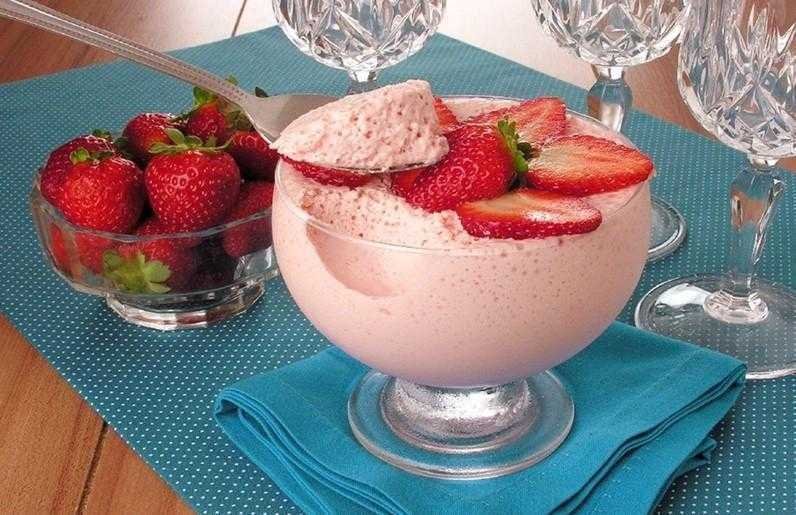 Mousse de iogurte de morango
