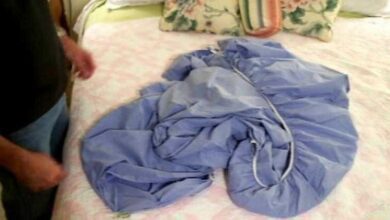 Não consegue dobrar o lençol de elástico? Veja um excelente truque!