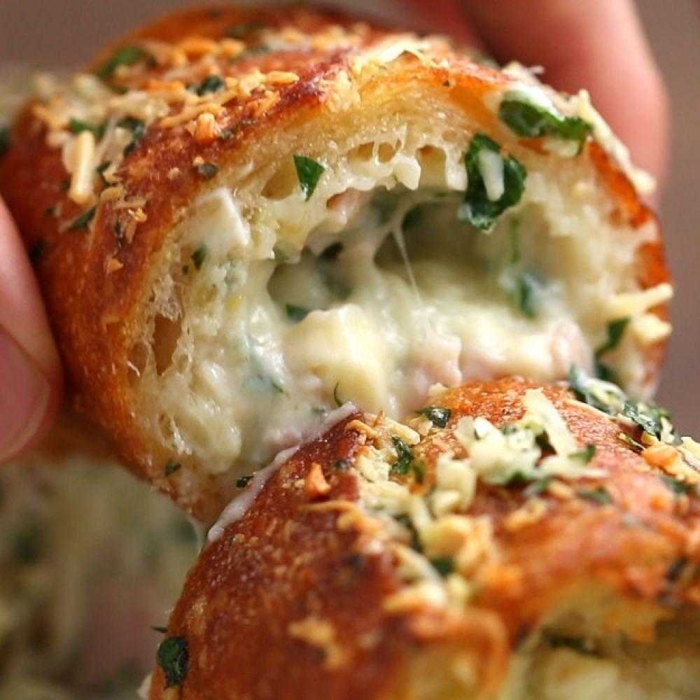 Pão de alho recheado com presunto e queijo k