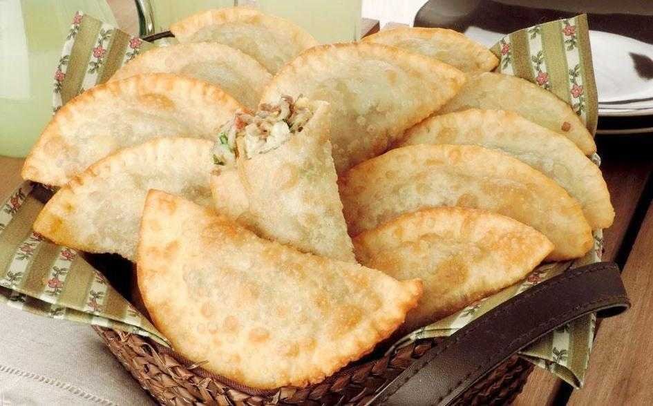 Pastelzinho de carne com queijo