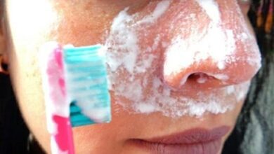 Remova os cravos do rosto com pasta de dente