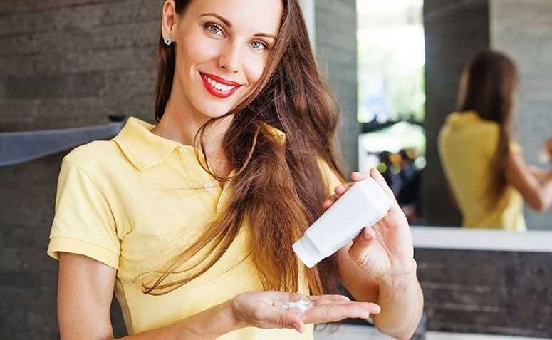 Shampoo seco caseiro! Limpa os fios sem precisar de lavagem