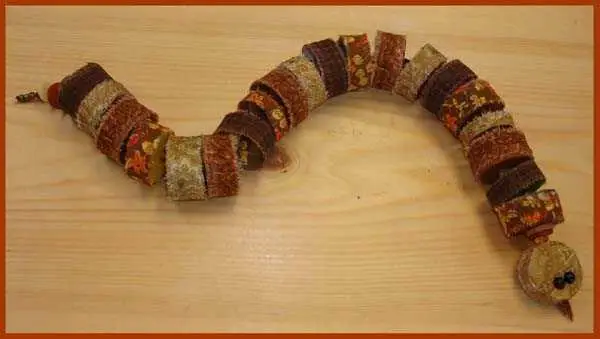 Aprenda como criar uma cobrinha de garrafa PET