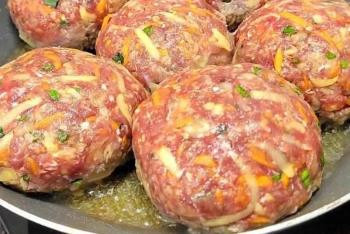 Bolinho de carne moída com cenoura e batata