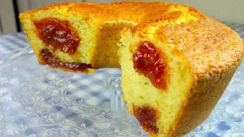 Bolo de fubá com goiabada tf