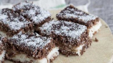 Bolo prestígio na travessa d