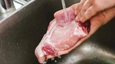 Costuma jogar água na carne