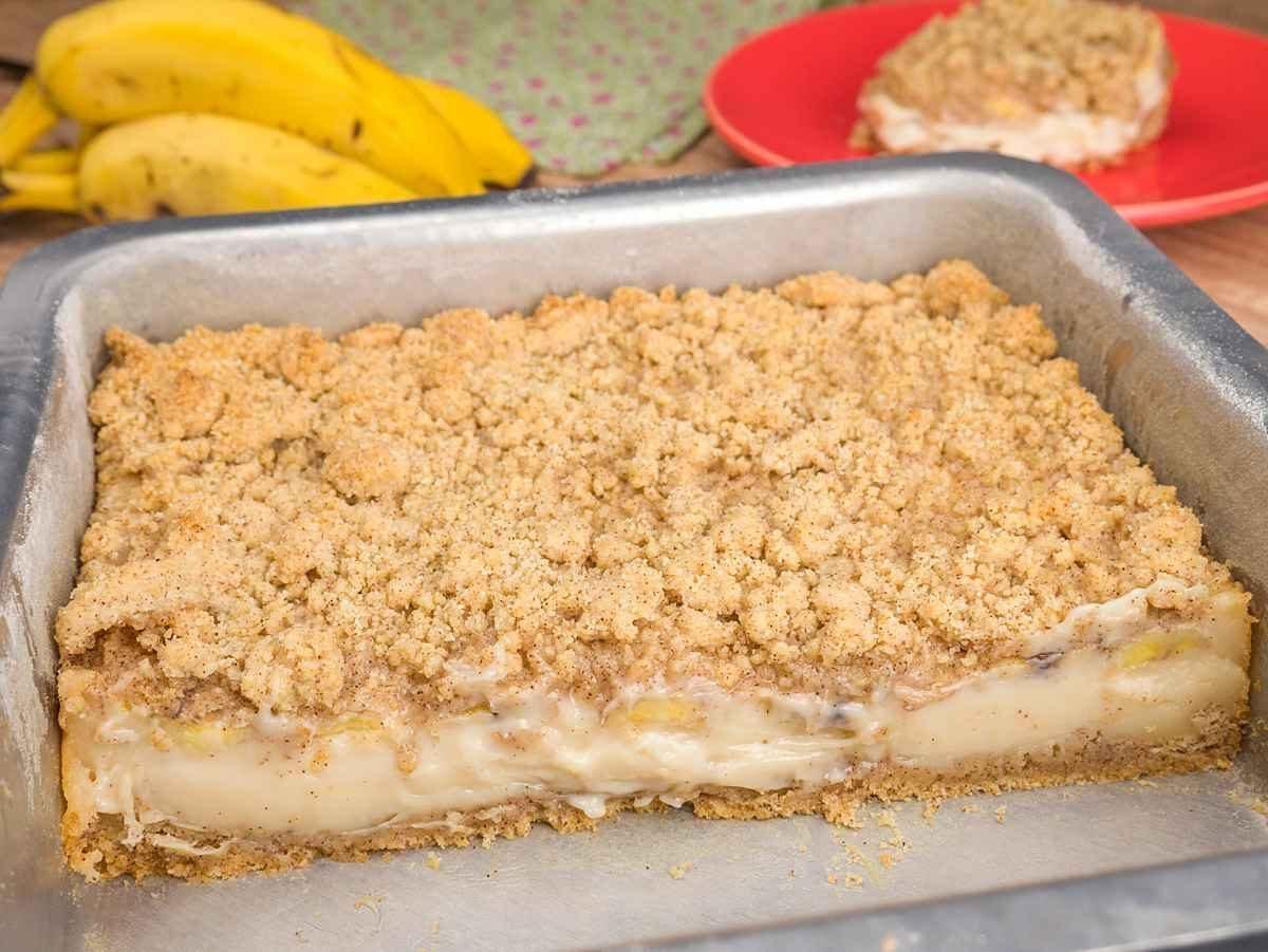 cuca de banana com farofa a