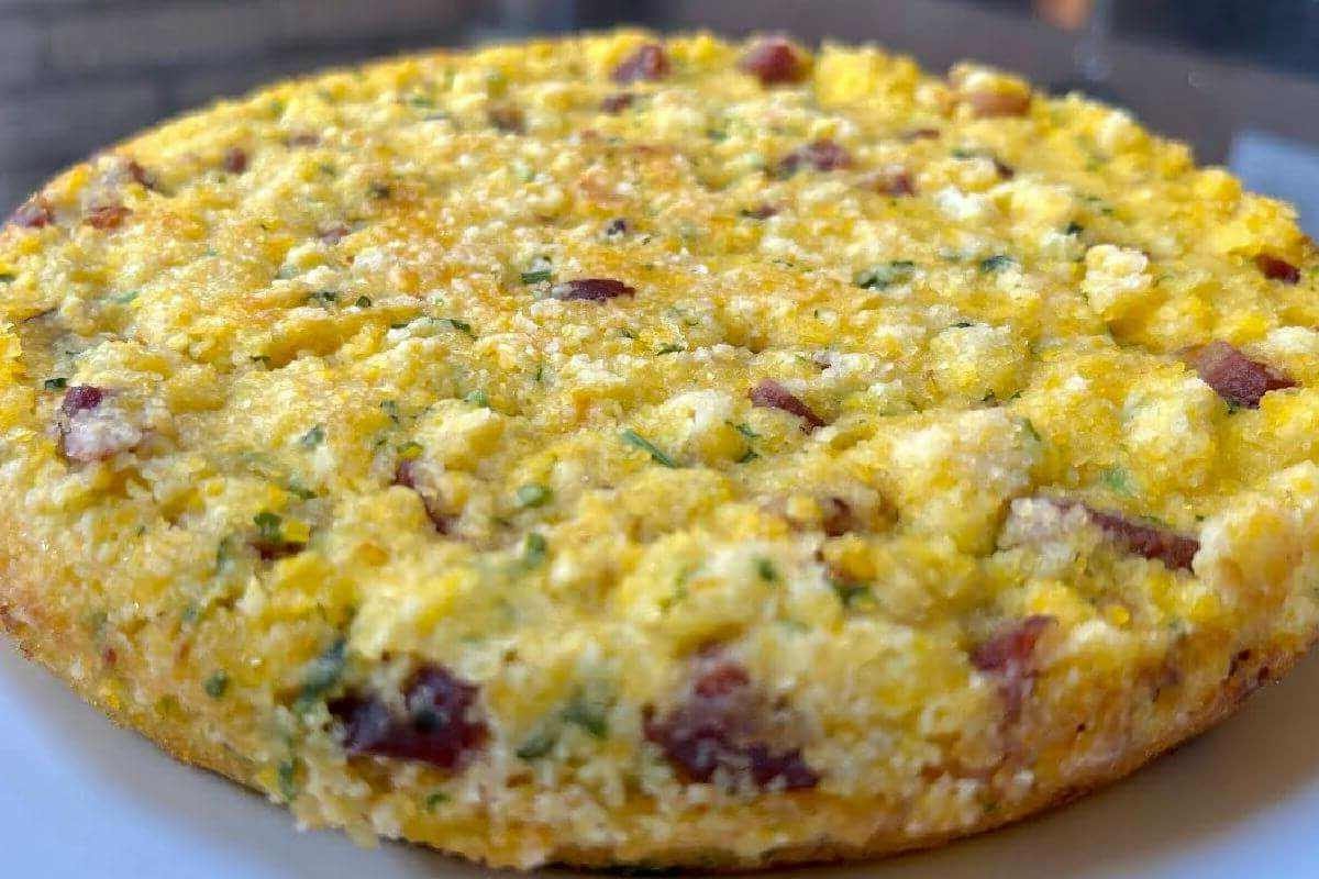 Esse é a melhor versão de cuscuz de frigideira que já comi