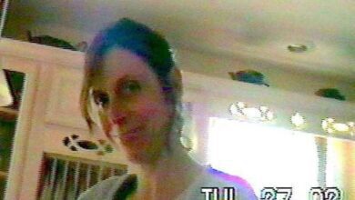 Filho ignora as ligações da mãe. 3 anos depois, ele assiste a um vídeo antigo de família e vê isso