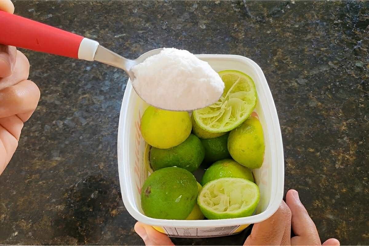 Limpador multiuso caseiro feito com ingredientes que você tem em casa