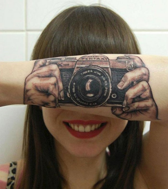 1573933451 98 24 tatuagens geniais capazes de interagir com o corpo
