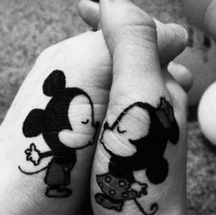 1573933452 506 24 tatuagens geniais capazes de interagir com o corpo