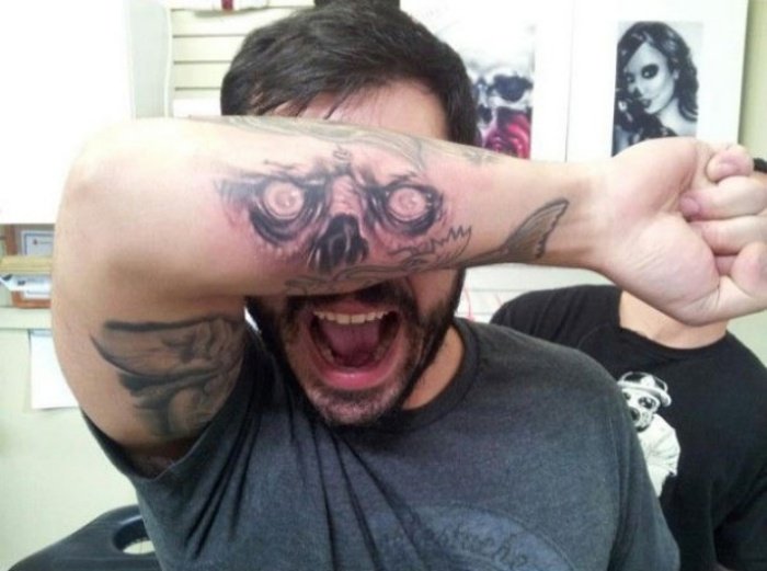 1573933452 870 24 tatuagens geniais capazes de interagir com o corpo