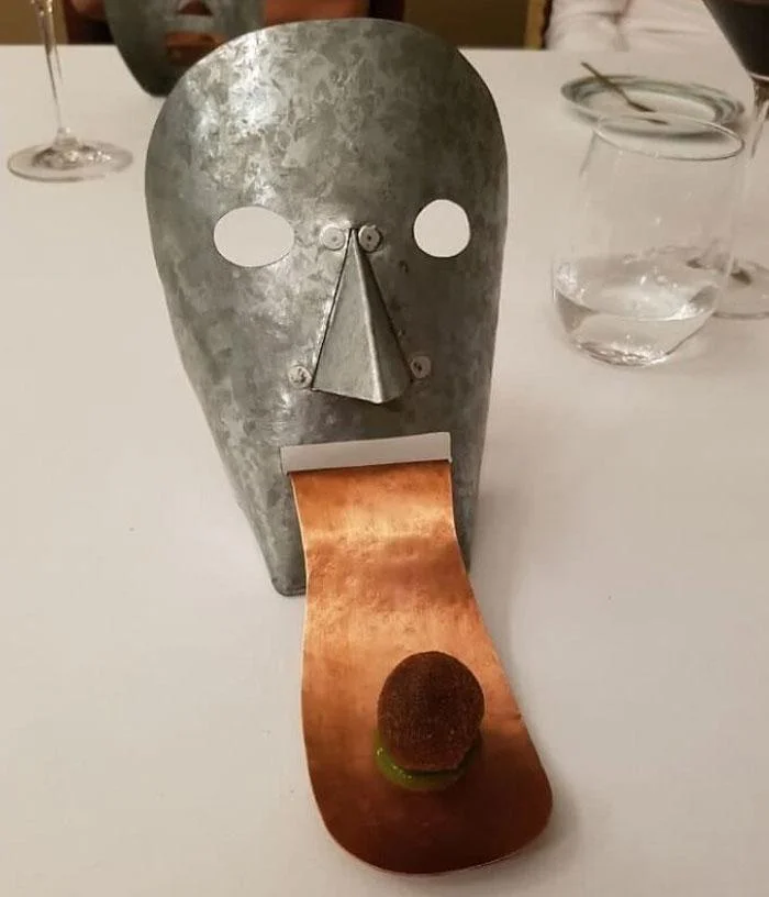 1633040078 575 22 Refeicoes que foram servidas das formas mais estranhas possiveis