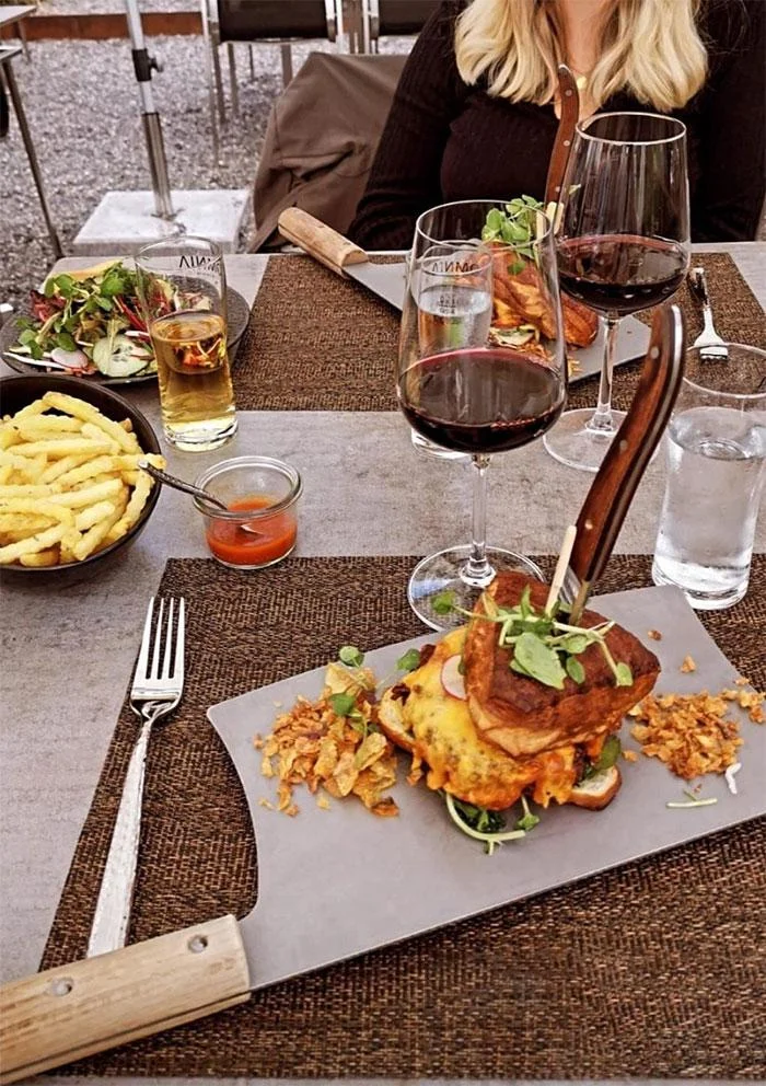 1633040083 671 22 Refeicoes que foram servidas das formas mais estranhas possiveis