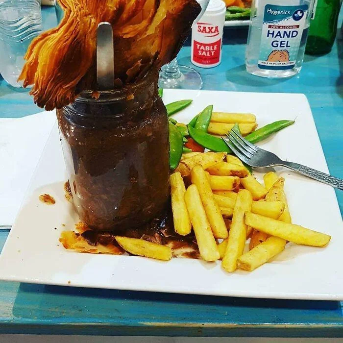 1633040090 105 22 Refeicoes que foram servidas das formas mais estranhas possiveis