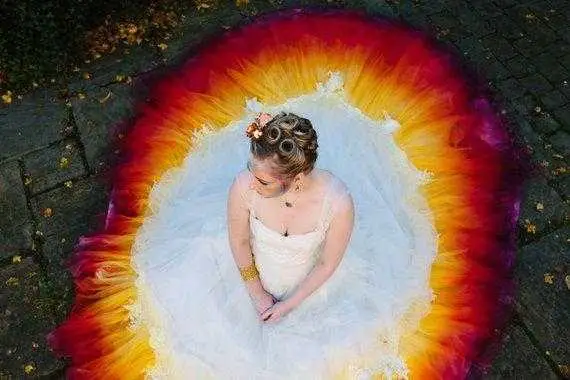 Essa mulher levou 61 horas para projetar um vestido incrível