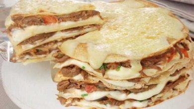 Torta de panqueca com carne gratinada